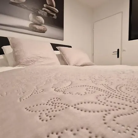 Апартаменти , Bordeaux Airport