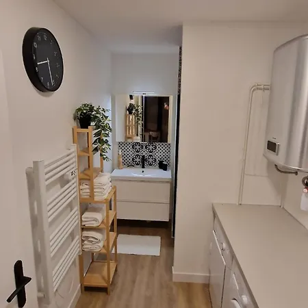 , Bordeaux Airport Апартаменти Мериньяк